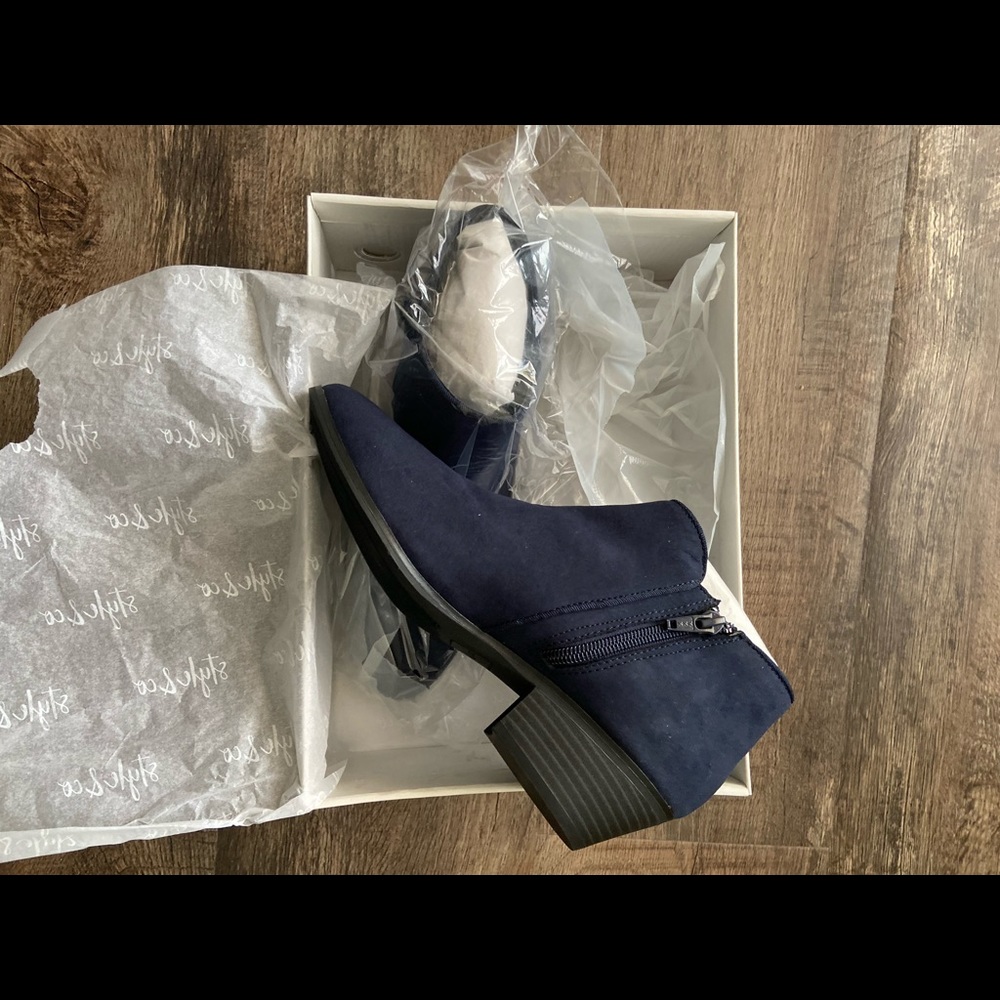 Flat ankle Booties
